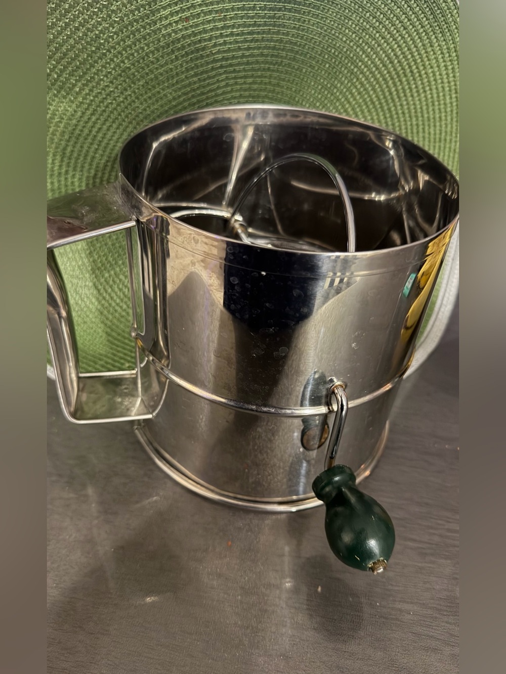 Stainless Steel Batter 4-cup Flour Sifter with Green Handle